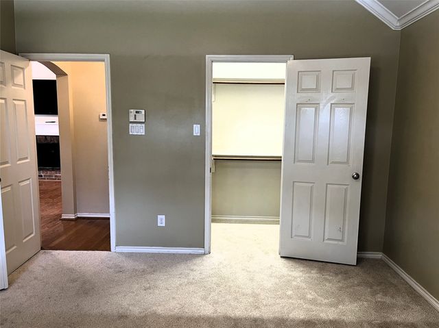 312 Moss Hill Road, Irving, TX 75063