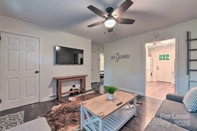 3407 Coldstream Lane, Charlotte, NC 28205