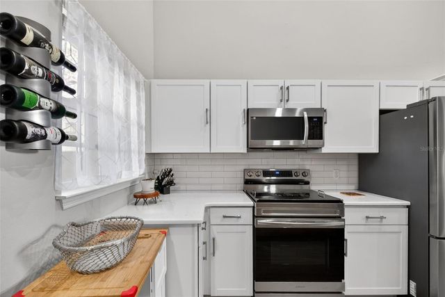 1432 FARRINDON CIRCLE, Lake Mary, FL 32746