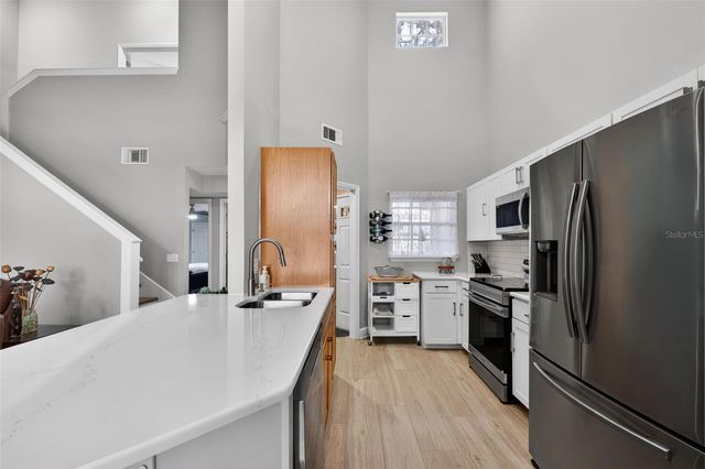 1432 FARRINDON CIRCLE, Lake Mary, FL 32746