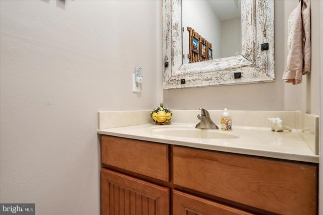 959 CHESTER RIVER DR, Grasonville, MD 21638