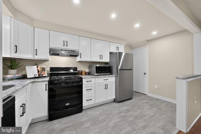 236 WYNNEWOOD AVE, Lansdowne, PA 19050