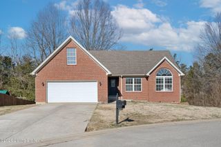 4437 Falling Leaf Dr, Sellersburg, IN 47172