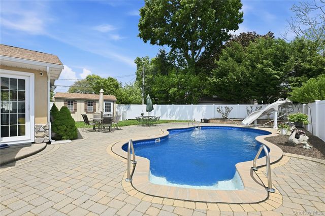 19 Berkshire Road, Bethpage, NY 11714