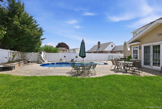 19 Berkshire Road, Bethpage, NY 11714