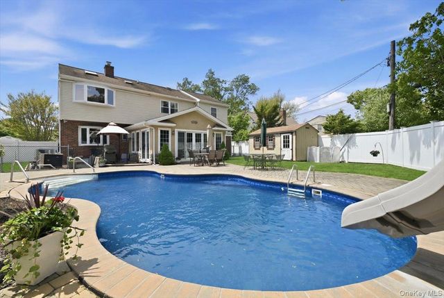 19 Berkshire Road, Bethpage, NY 11714