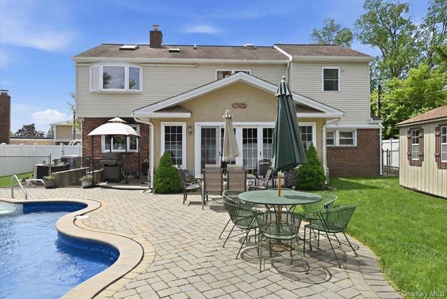 19 Berkshire Road, Bethpage, NY 11714