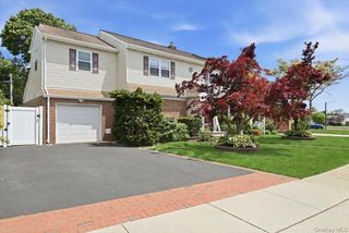 19 Berkshire Road, Bethpage, NY 11714