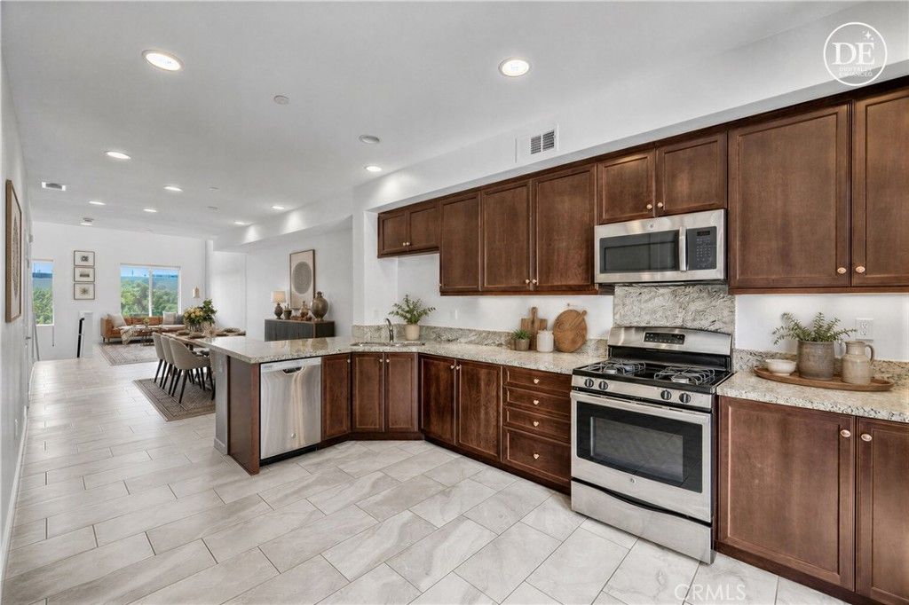 83 Waldorf, Irvine, CA 92612