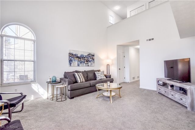 8712 Elmdale Trce, Macedonia, OH 44056