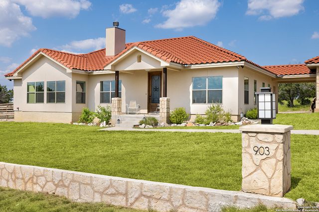 903 Panorama Pass, Horseshoe Bay, TX 78657
