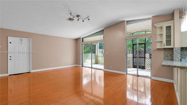 570 Woodgate Cir A, Sunrise, FL 33326