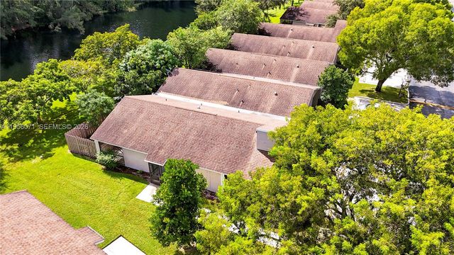 570 Woodgate Cir A, Sunrise, FL 33326