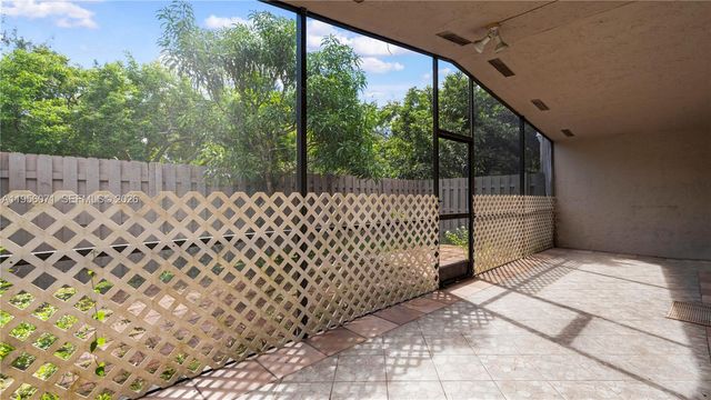 570 Woodgate Cir A, Sunrise, FL 33326