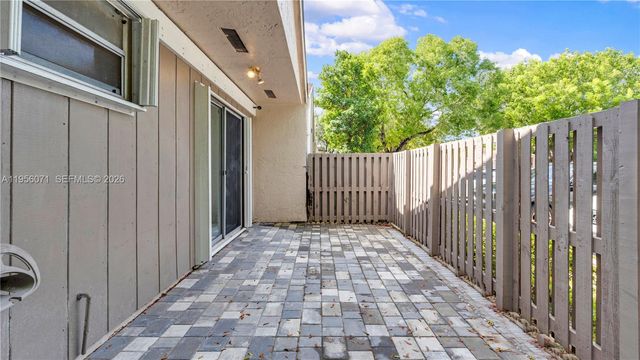 570 Woodgate Cir A, Sunrise, FL 33326