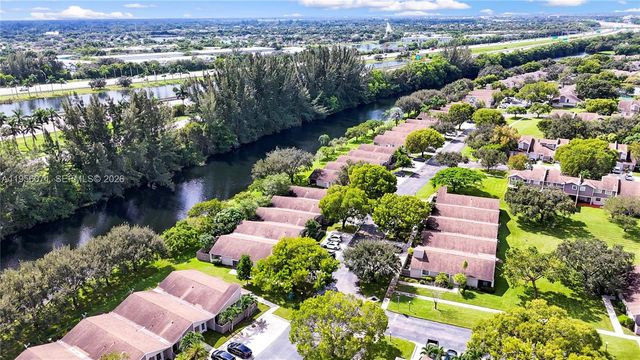 570 Woodgate Cir A, Sunrise, FL 33326