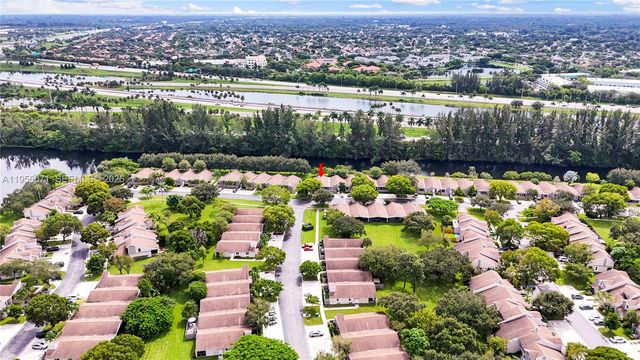 570 Woodgate Cir A, Sunrise, FL 33326