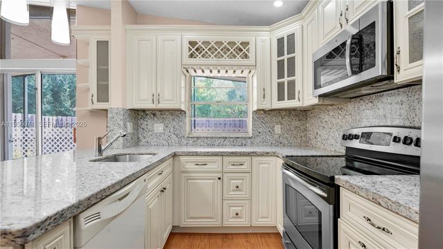 570 Woodgate Cir A, Sunrise, FL 33326