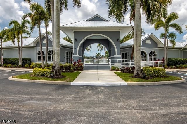 8904 Baytowne LOOP, Fort Myers, FL 33908