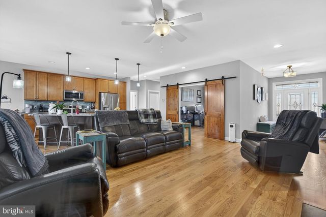 100 PENDERBROOK CT, Stephens City, VA 22655