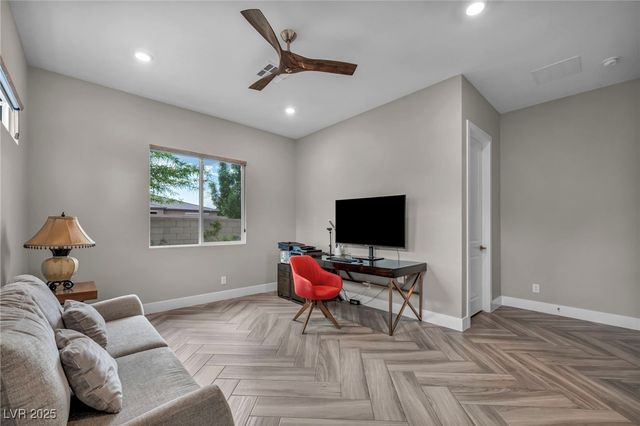 7780 Hickam Avenue, Las Vegas, NV 89129