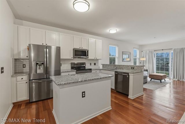 3270 Johanna Ware, Wixom, MI 48393