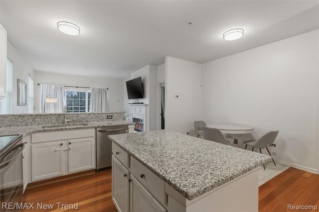 3270 Johanna Ware, Wixom, MI 48393