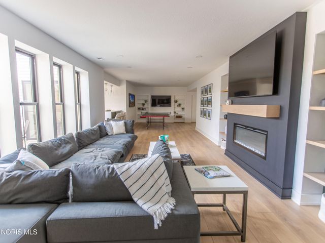 7261 Rolling Meadow Lane, Maumee, OH 43537