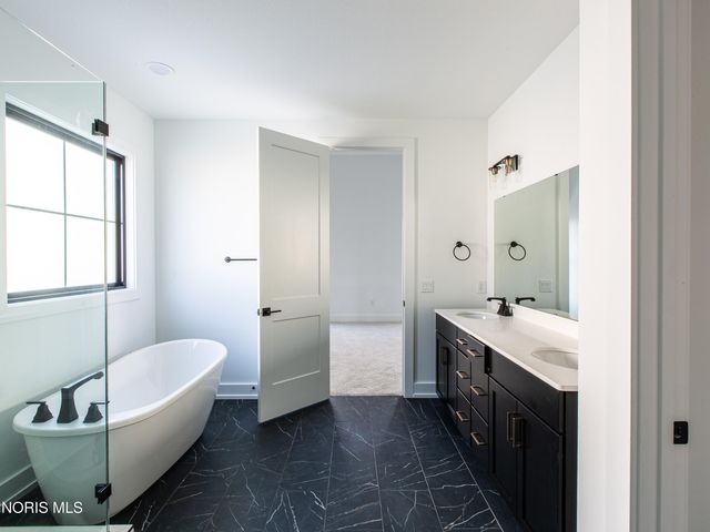 7261 Rolling Meadow Lane, Maumee, OH 43537