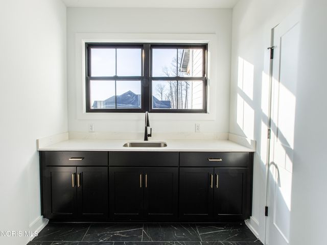 7261 Rolling Meadow Lane, Maumee, OH 43537