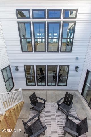 7261 Rolling Meadow Lane, Maumee, OH 43537