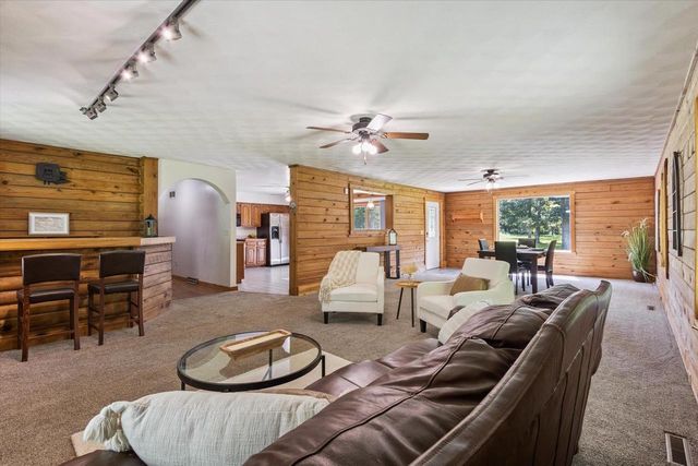 5322 W Deer Run Parkway, Beloit, WI 53511