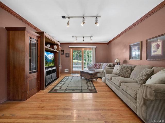 121 Sunset Road, Blauvelt, NY 10913
