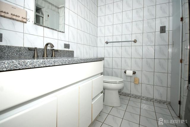 202 Green Hollow Drive, Iselin, NJ 08830