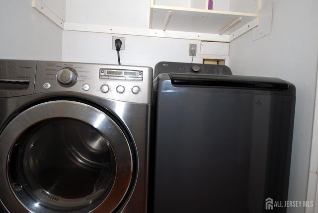 202 Green Hollow Drive, Iselin, NJ 08830