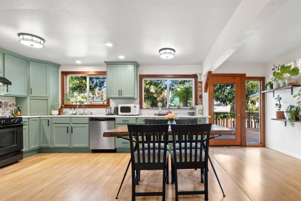 Image 14 of property listing at 280 Main Street, Ben Lomond, CA 95005
