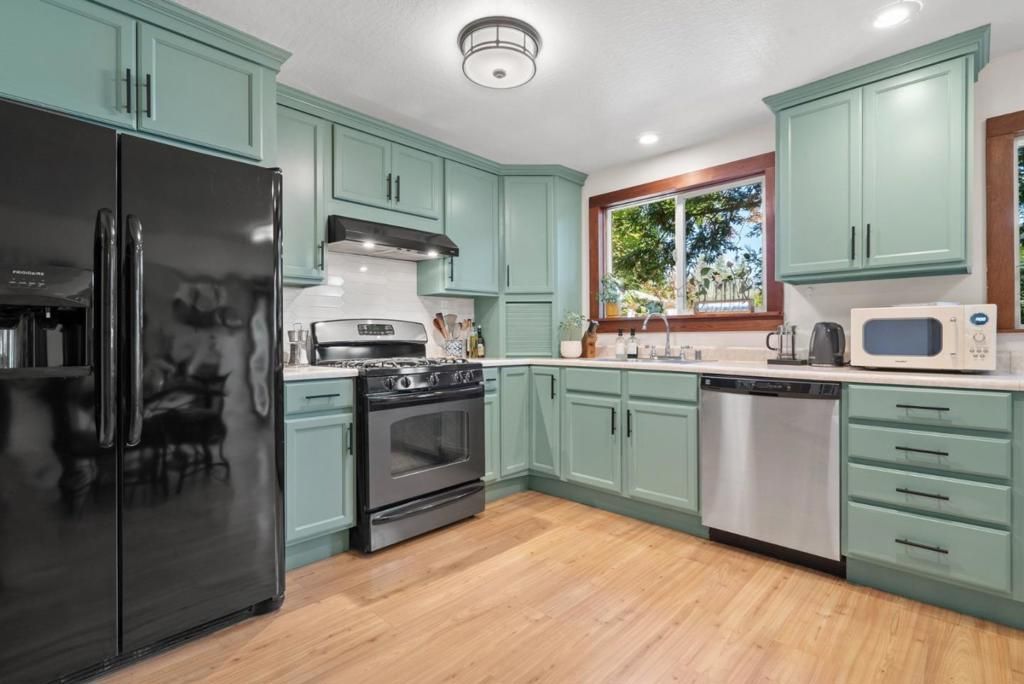 Image 15 of property listing at 280 Main Street, Ben Lomond, CA 95005