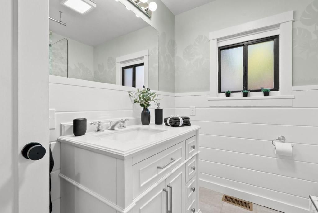 Image 20 of property listing at 280 Main Street, Ben Lomond, CA 95005