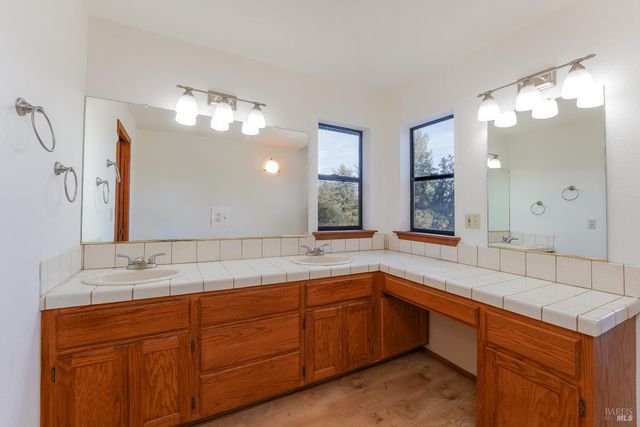 301 Toyon Rd, Ukiah, CA 95482