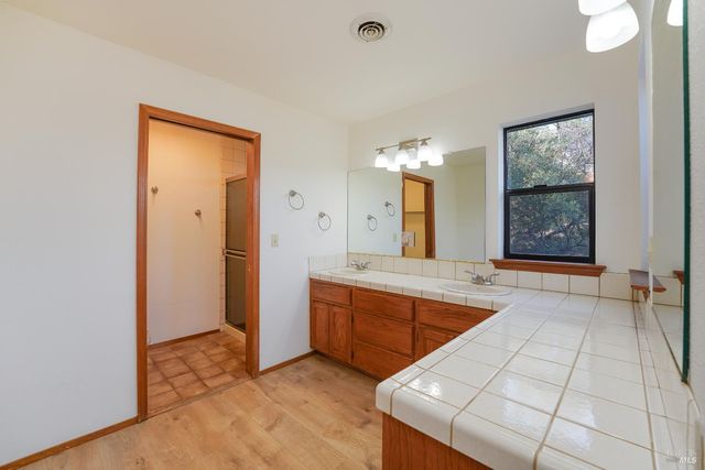 301 Toyon Rd, Ukiah, CA 95482