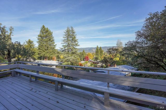 301 Toyon Rd, Ukiah, CA 95482