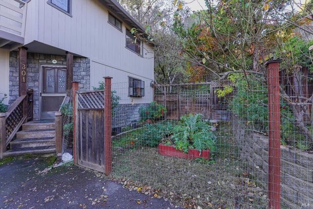 301 Toyon Rd, Ukiah, CA 95482