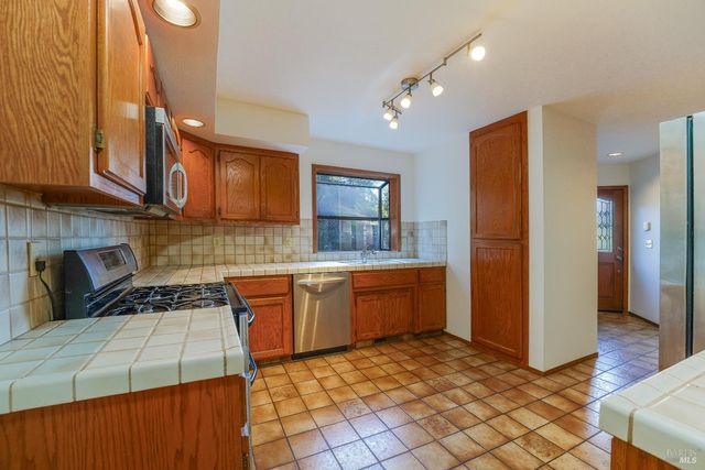 301 Toyon Rd, Ukiah, CA 95482