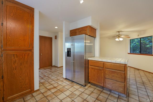 301 Toyon Rd, Ukiah, CA 95482