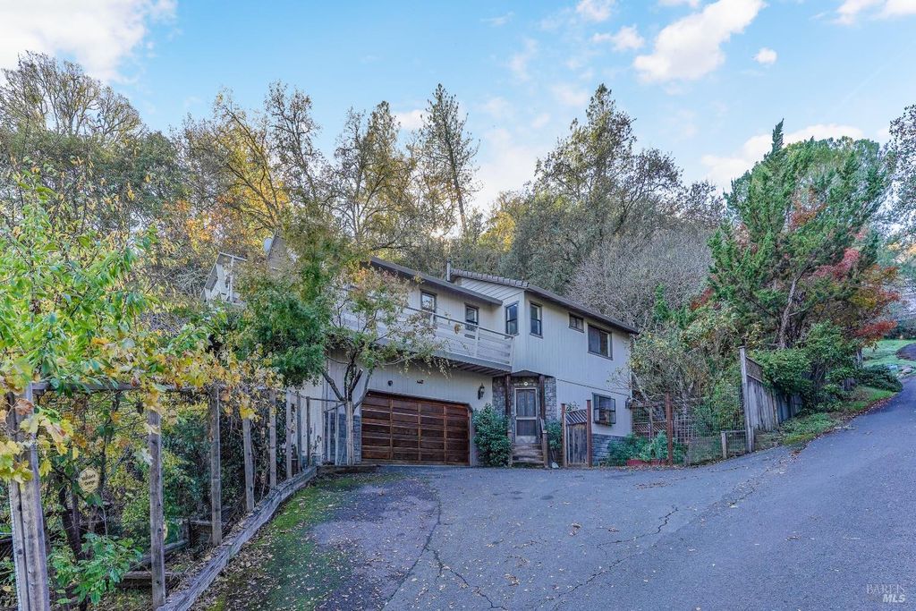 301 Toyon Rd, Ukiah, CA 95482