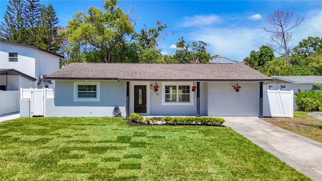 8639 MAY CIRCLE, Tampa, FL 33614