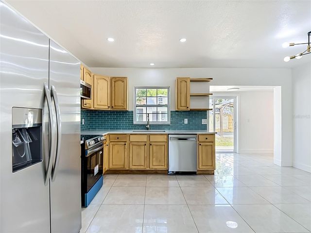 8639 MAY CIRCLE, Tampa, FL 33614