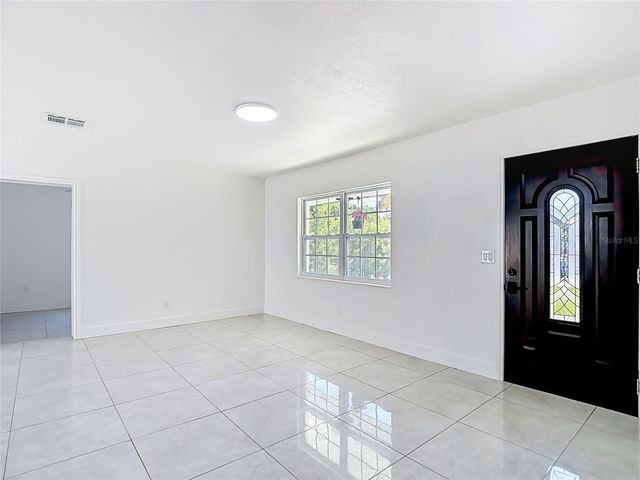 8639 MAY CIRCLE, Tampa, FL 33614