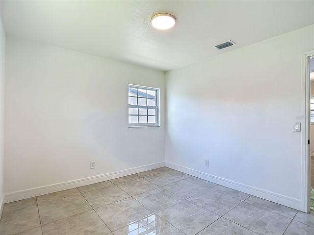 8639 MAY CIRCLE, Tampa, FL 33614
