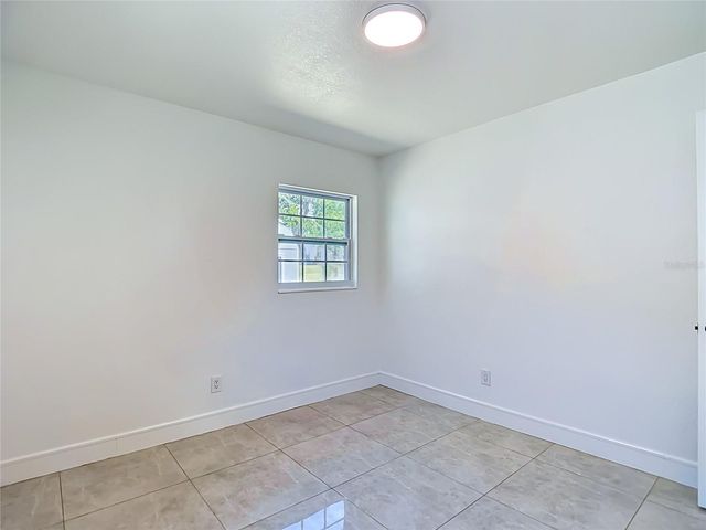 8639 MAY CIRCLE, Tampa, FL 33614